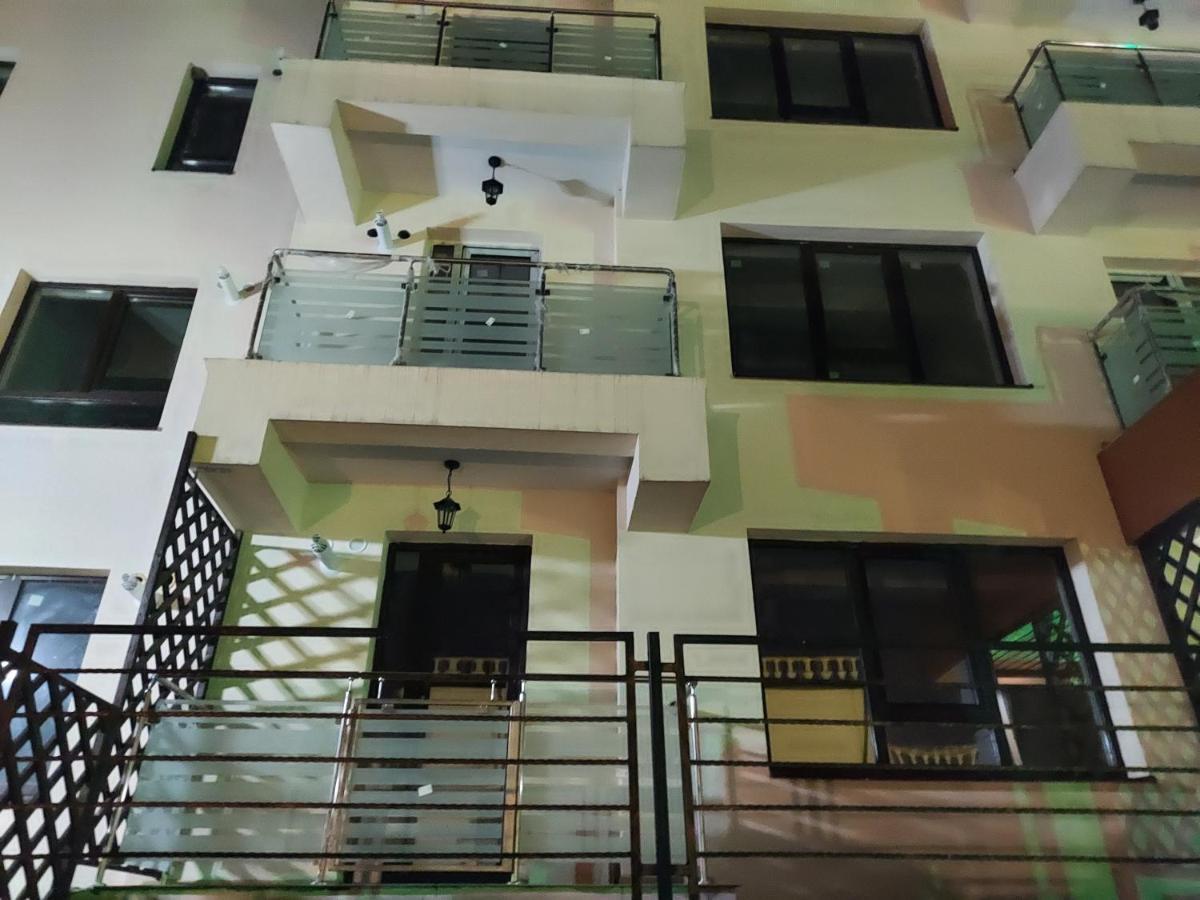 Bya Luxury Apartment Valea Lupului  Екстериор снимка